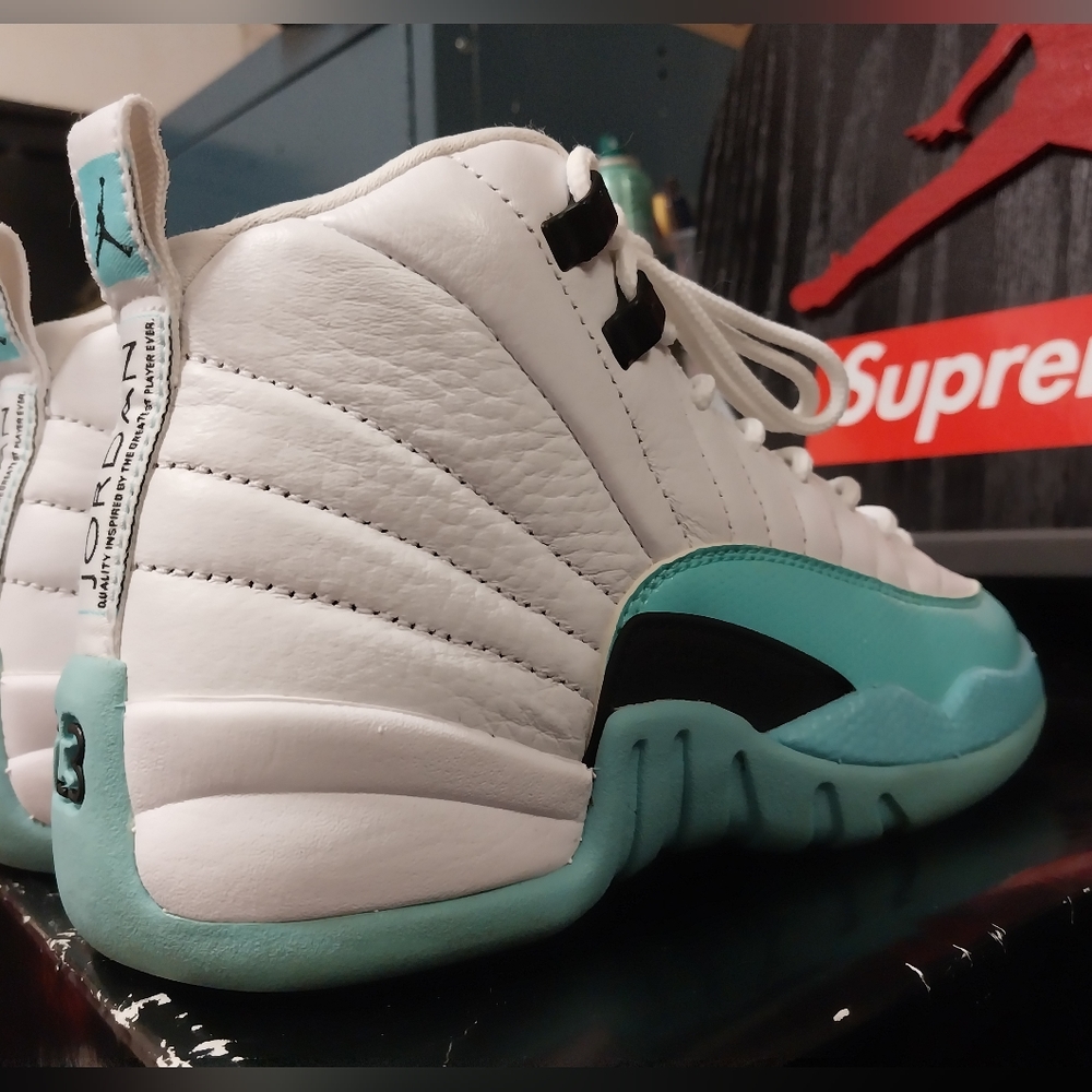 Retro Jordan 12 aqua size 4 gradeschool